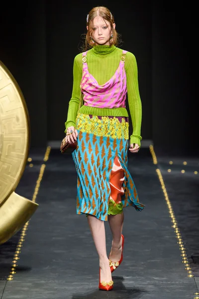 Look 28
